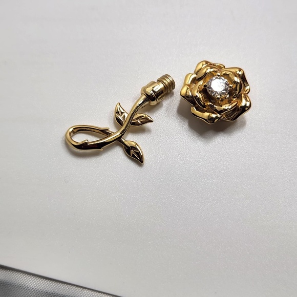 Flower Diamond Urn Pendant, Keepsake Ash Holder, Urn Jewelry for ashes, Memorial - Picture 4 of 6